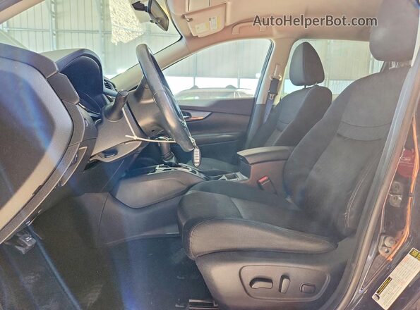 KNMAT2MV5JP546072 2018 NISSAN ROGUE Black Front interior view