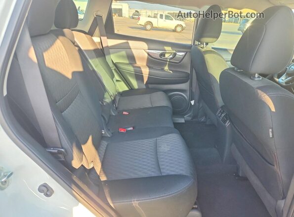 KNMAT2MV5JP584580 2018 NISSAN ROGUE White Vista interior trasera