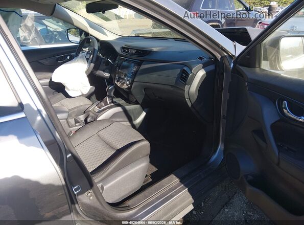 KNMAT2MV5JP609624 2018 NISSAN ROGUE Серый Вид салона спереди