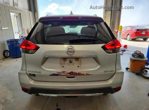 KNMAT2MV5LP523698 2020 NISSAN ROGUE Silver Вид ззаду