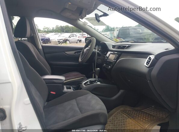 KNMAT2MV6GP635643 2016 NISSAN ROGUE White Front interior view