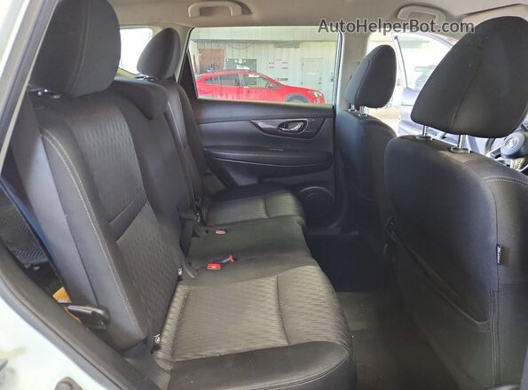 KNMAT2MV6HP506352 2017 NISSAN ROGUE White უკანა სალონის ხედი