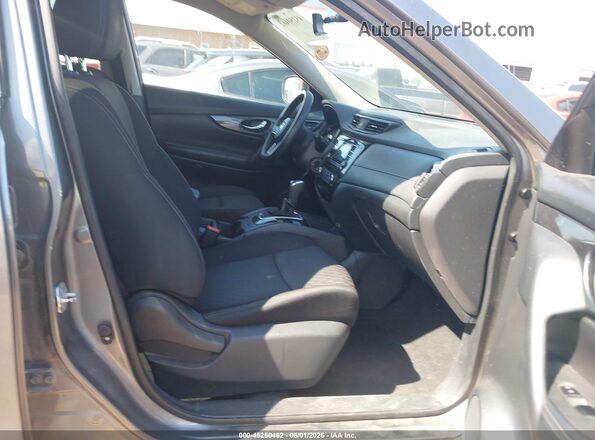KNMAT2MV6HP536449 2017 NISSAN ROGUE Green Front interior view