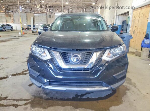 KNMAT2MV6HP588857 2017 NISSAN ROGUE Черный Вид спереди