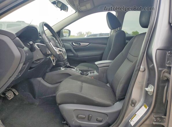 KNMAT2MV6JP525313 2018 NISSAN ROGUE Серый Вид салона спереди