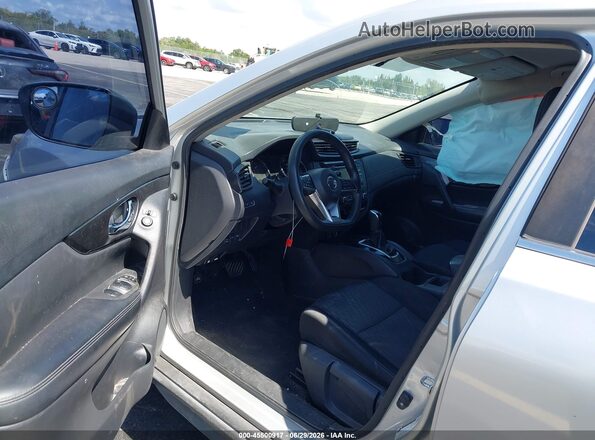 KNMAT2MV7HP518073 2017 NISSAN ROGUE Silver Widok wnętrza z przodu