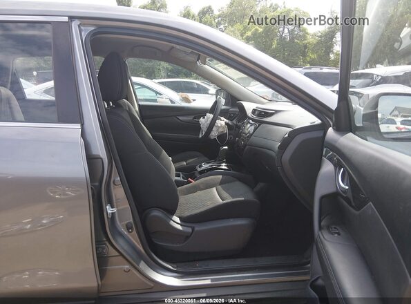 KNMAT2MV7HP530448 2017 NISSAN ROGUE Gray Widok wnętrza z przodu