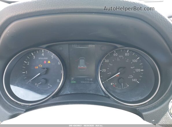 KNMAT2MV7HP579066 2017 NISSAN ROGUE White Vista de los asientos traseros