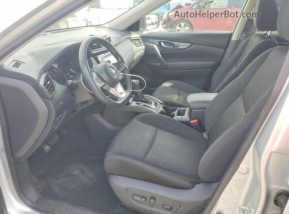 KNMAT2MV7JP595077 2018 NISSAN ROGUE Silver Вид салону спереду