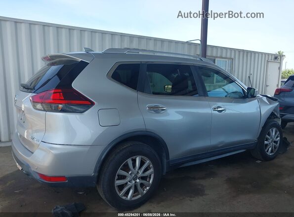 KNMAT2MV7KP509199 2019 NISSAN ROGUE Silver Սալոնի հետևի տեսք