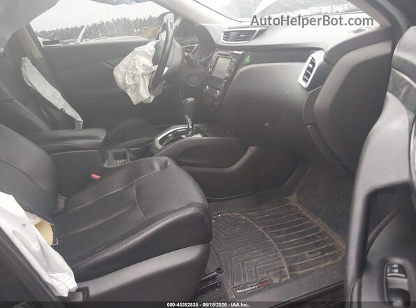 KNMAT2MV8GP694662 2016 NISSAN ROGUE Black Front interior view