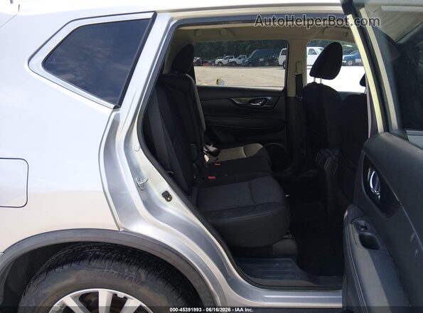 KNMAT2MV8HP578833 2017 NISSAN ROGUE Silver Vista de la etiqueta del VIN