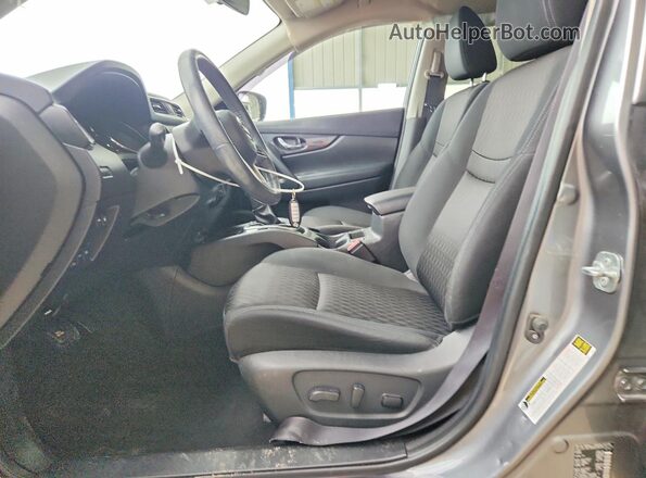 KNMAT2MV8JP544848 2018 NISSAN ROGUE Gray Front interior view