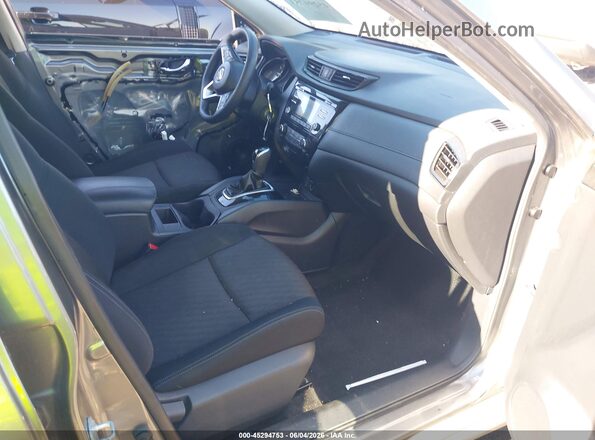 KNMAT2MV9HP503526 2017 NISSAN ROGUE Gray Front interior view