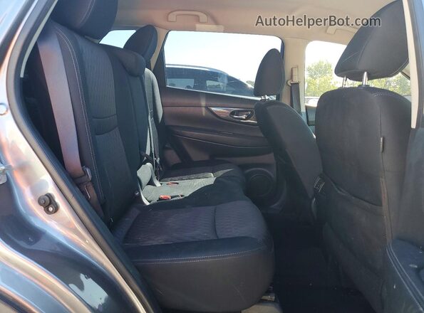 KNMAT2MV9HP556176 2017 NISSAN ROGUE Gray Rear interior view