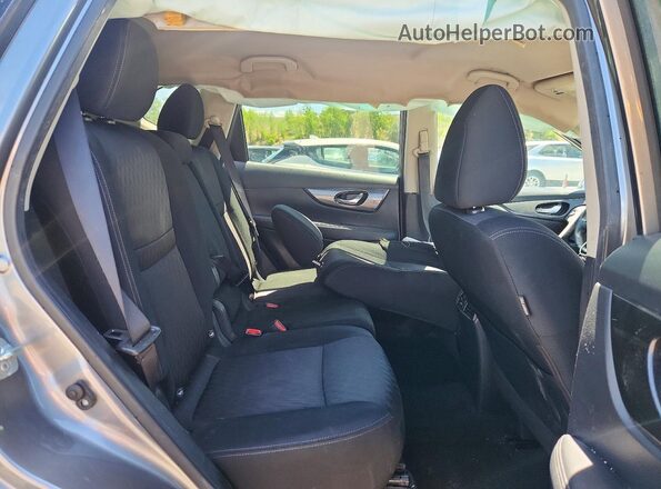 KNMAT2MV9JP513219 2018 NISSAN ROGUE Gray Rear interior view