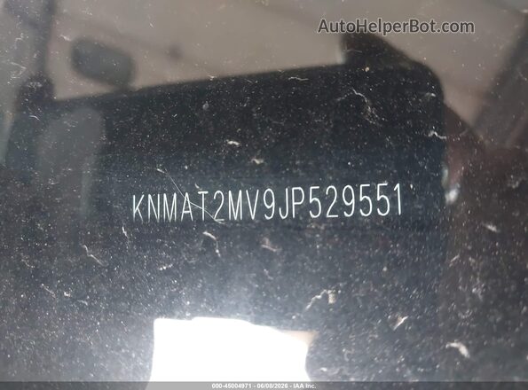 KNMAT2MV9JP529551 2018 NISSAN ROGUE Silver Widok komory silnika