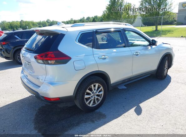 KNMAT2MV9JP551484 2018 NISSAN ROGUE Silver Trasero derecho