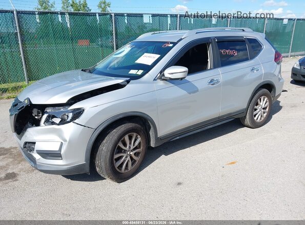 KNMAT2MV9JP551484 2018 NISSAN ROGUE Silver Vista tres cuartos delantera izquierda