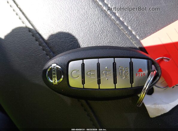 KNMAT2MV9JP551484 2018 NISSAN ROGUE Silver Vista del salpicadero
