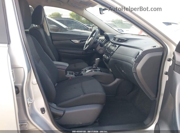 KNMAT2MV9JP593430 2018 NISSAN ROGUE Silver Widok wnętrza z przodu