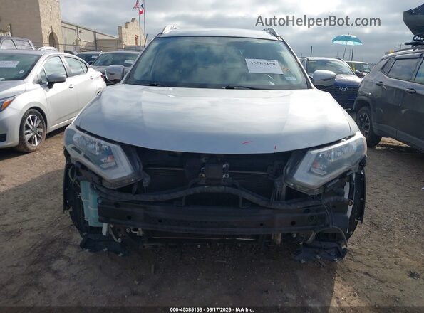 KNMAT2MV9JP593430 2018 NISSAN ROGUE Silver Widok wnętrza z tyłu