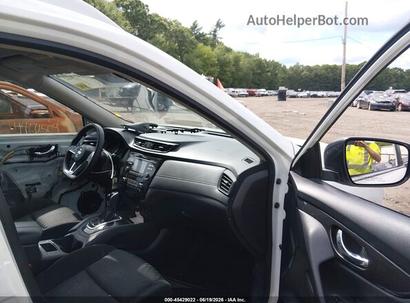 KNMAT2MVXHP519914 2017 NISSAN ROGUE White Front interior view