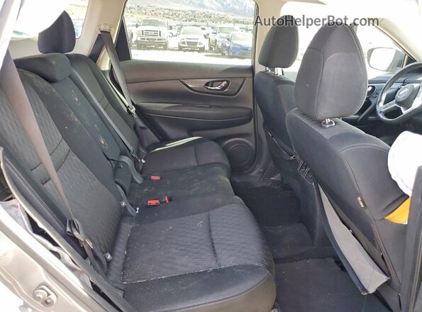 KNMAT2MVXJP525847 2018 NISSAN ROGUE Gray Rear seats view