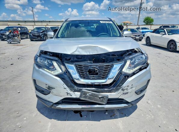 KNMAT2MVXJP540526 2018 NISSAN ROGUE Серебряный Вид спереди