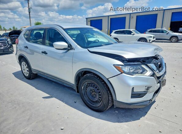 KNMAT2MVXJP540526 2018 NISSAN ROGUE Серебряный Передняя правая четверть