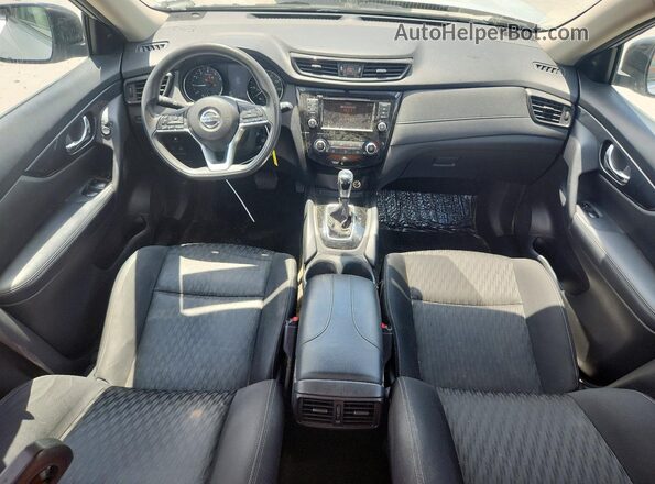 KNMAT2MVXJP540526 2018 NISSAN ROGUE Серебряный Вид панели приборов
