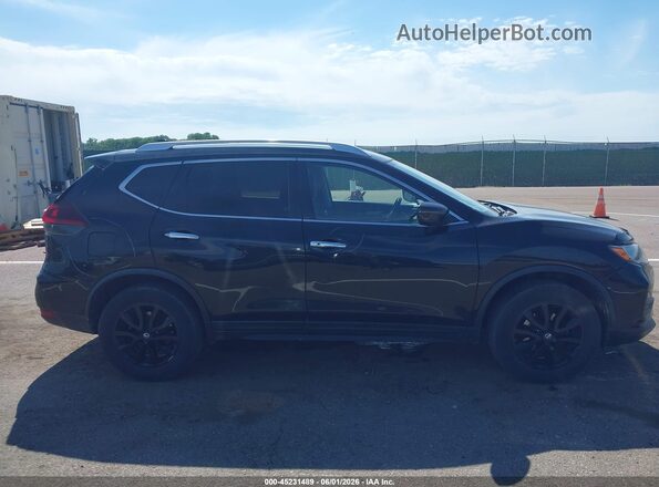 KNMAT2MVXJP562896 2018 NISSAN ROGUE Black Widok wnętrza z tyłu