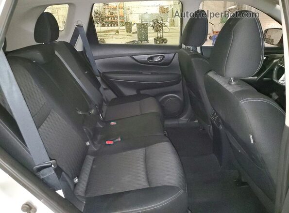 KNMAT2MVXJP585675 2018 NISSAN ROGUE Silver Սալոնի հետևի տեսք