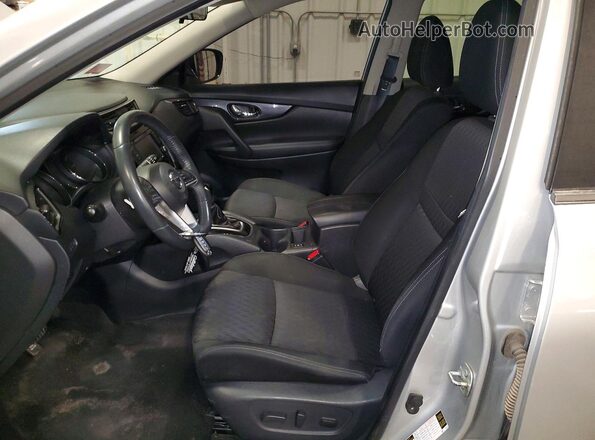 KNMAT2MVXJP585675 2018 NISSAN ROGUE Silver Սալոնի դիմացի տեսք
