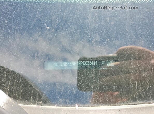 LRBFZNR42PD033411 2023 BUICK ENVISION Red Vista del compartimento del motor