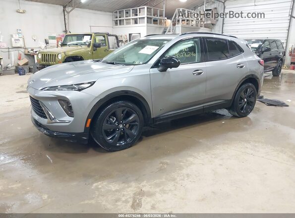 LRBFZPE41RD023568 2024 BUICK ENVISION Silver Առջևի ձախ երեք քառորդ տեսարան