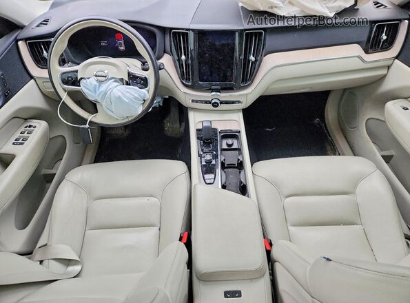 LYV062RW7PB313657 2023 VOLVO XC60 Blue Vista del salpicadero