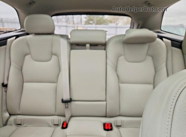 LYV062RW7PB313657 2023 VOLVO XC60 Blue Vista de los asientos traseros