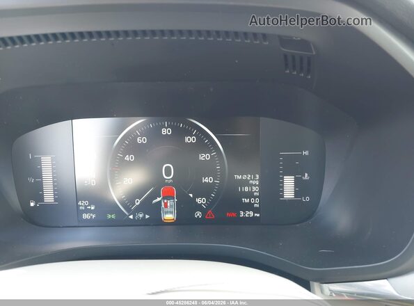 LYV102RK5JB078105 2018 VOLVO XC60 White Widok tylnych siedzeń