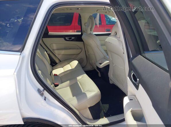 LYV102RK5JB078105 2018 VOLVO XC60 White Widok naklejki z numerem VIN