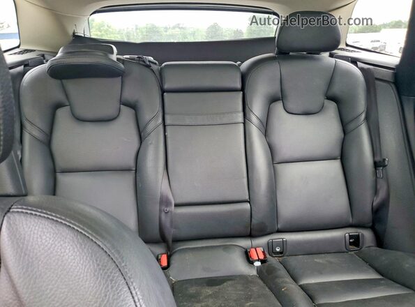 LYV102RK5KB184765 2019 VOLVO XC60 Black Widok tylnych siedzeń