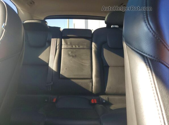 LYV102RK7KB183603 2019 VOLVO XC60 Red Հետևի նստատեղերի տեսք