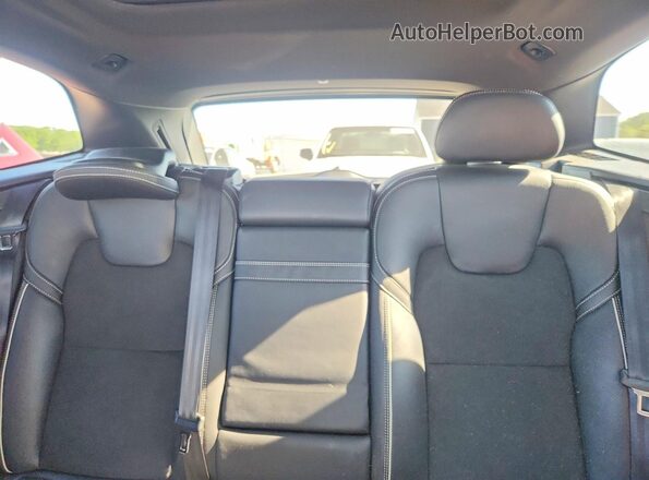 LYV102RM2JB100689 2018 VOLVO XC60 Silver Rear seats view