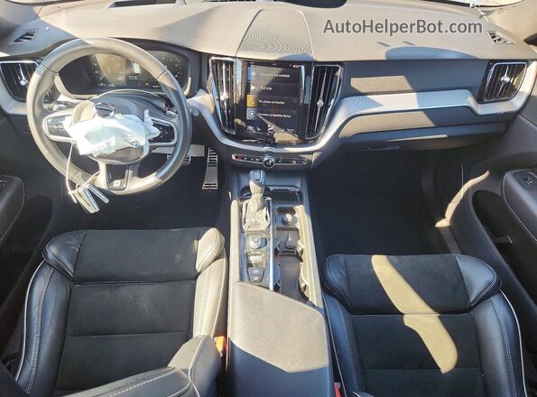 LYV102RM2JB100689 2018 VOLVO XC60 Silver Dashboard view