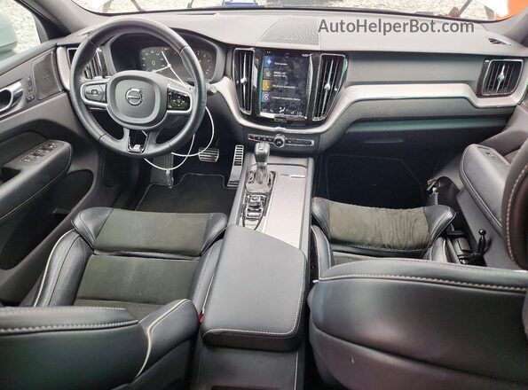 LYVA22RM2KB233190 2019 VOLVO XC60 Серебряный Вид панели приборов