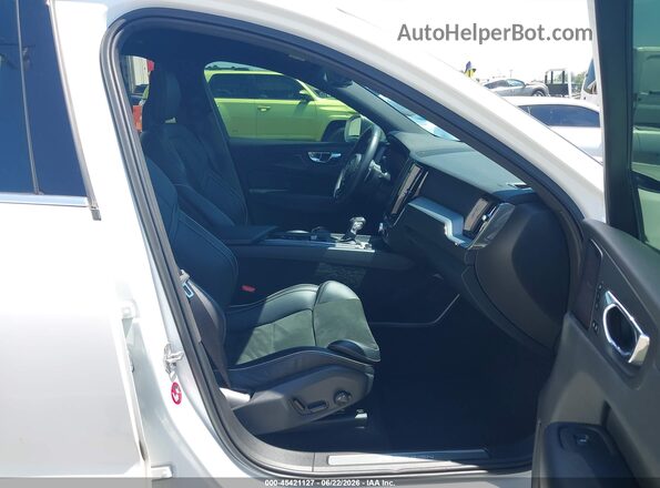LYVA22RM9KB177751 2019 VOLVO XC60 Белый Вид салона спереди