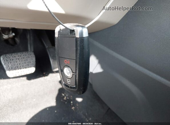 MAJ3P1VE3JC187968 2018 FORD ECOSPORT Серебряный Вид панели приборов