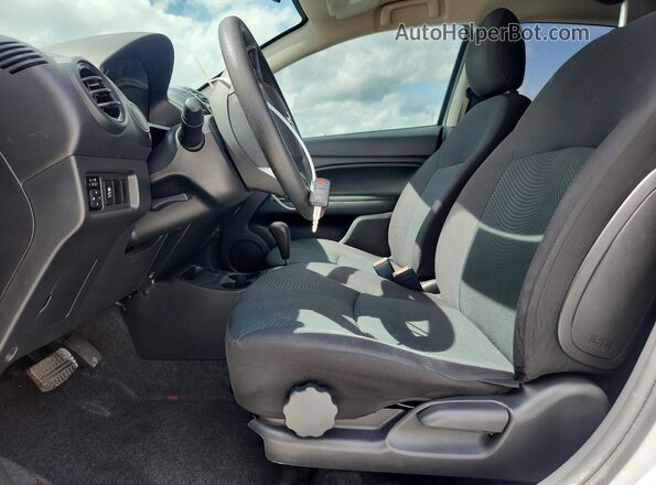 ML32F3FJ4LHF03423 2020 MITSUBISHI MIRAGE Silver Widok wnętrza z przodu
