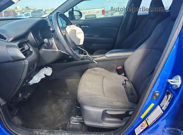 NMTKHMBX2JR004292 2018 TOYOTA C-HR Синий Вид салона спереди