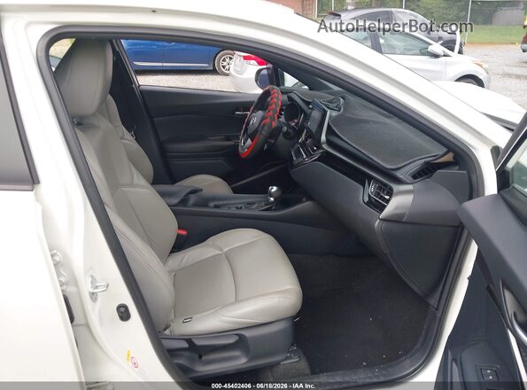 NMTKHMBX3JR050309 2018 TOYOTA C-HR White Front interior view